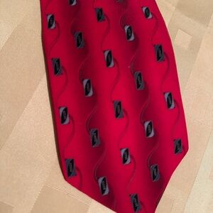 Giorgio Brutini Classic Red 100% Silk Necktie with Geometric Pattern‎